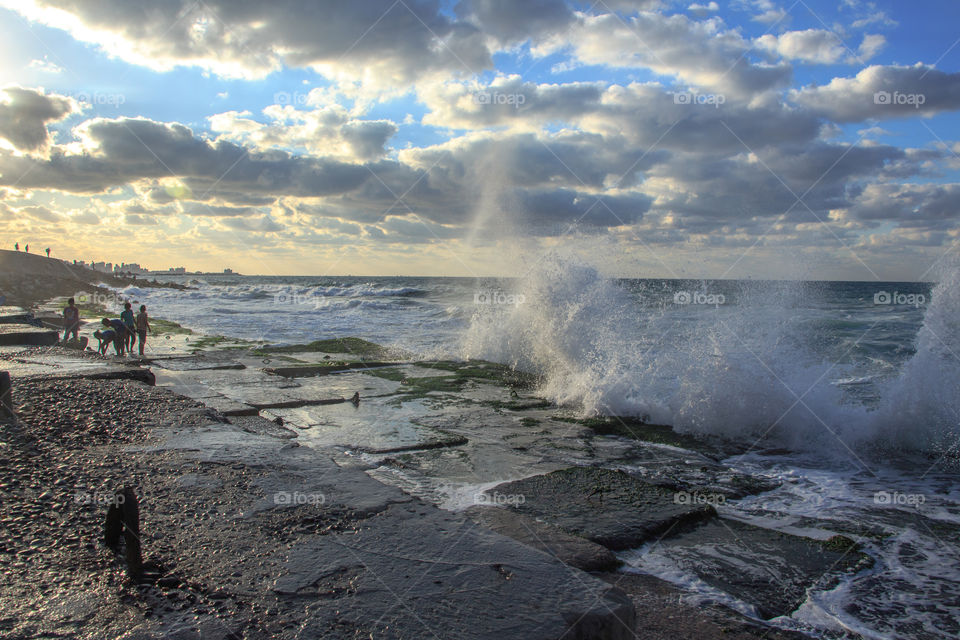 Waves splashing by into the rocks