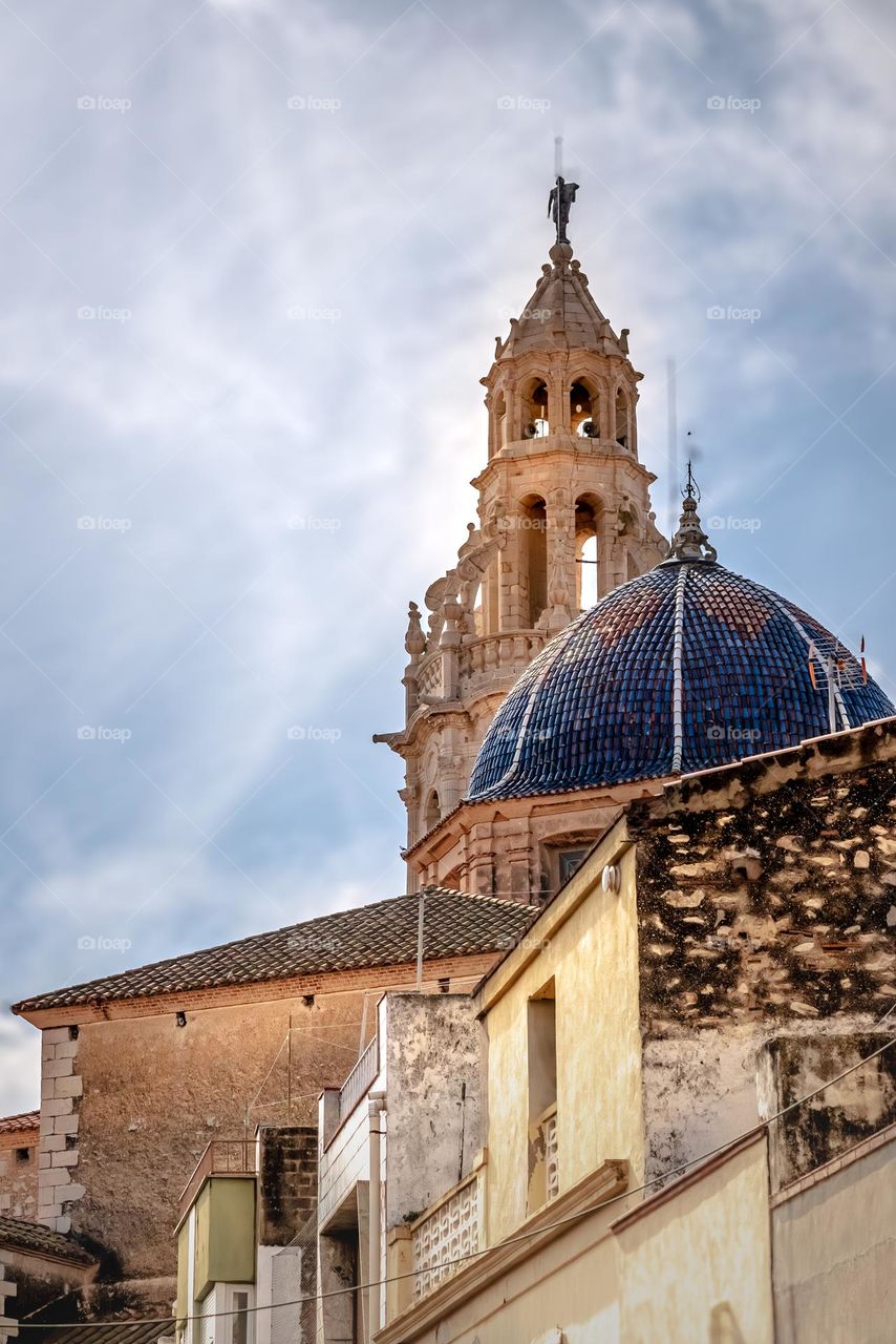 старинная башня здания в городе испании