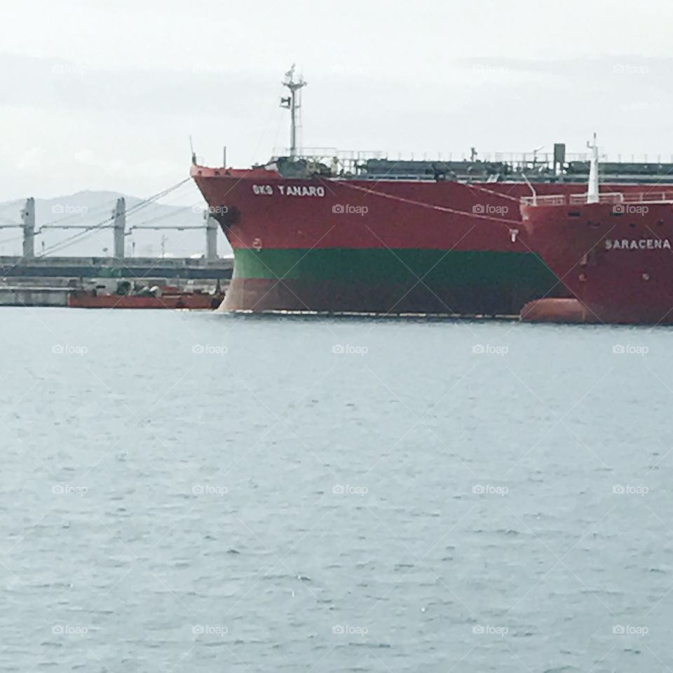 Sea-boat-red-container-cargo