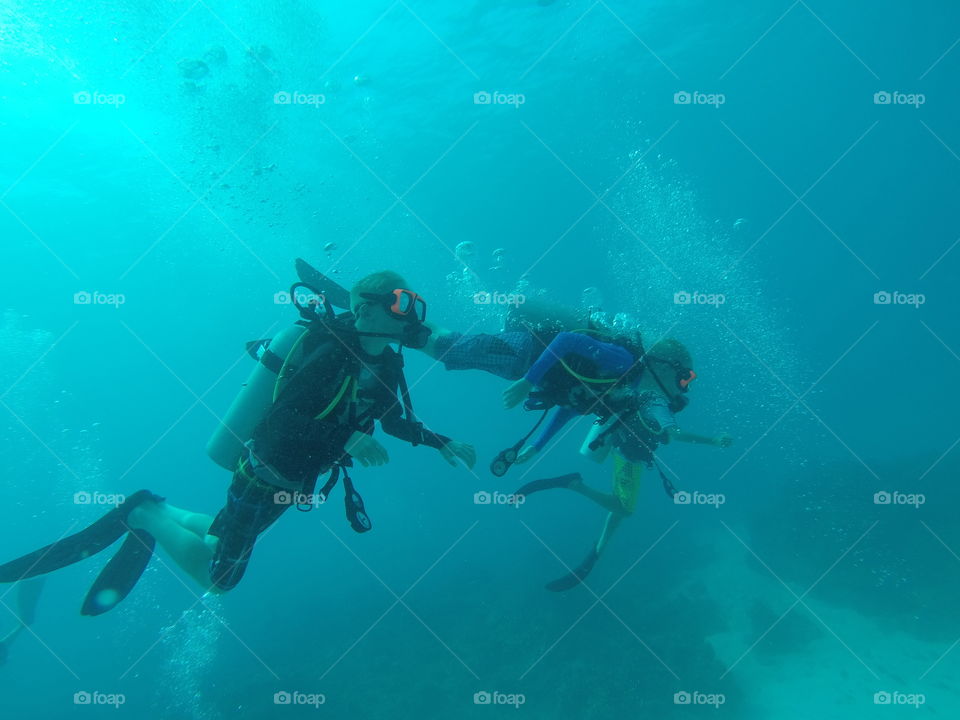 Twin Divers