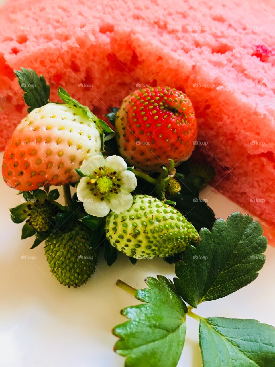 Strawberries cake