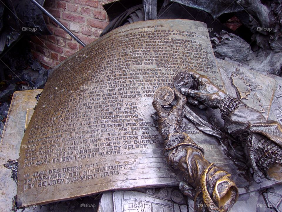 A piece of Monument in Dusseldorf  with two hands, signs and a contract