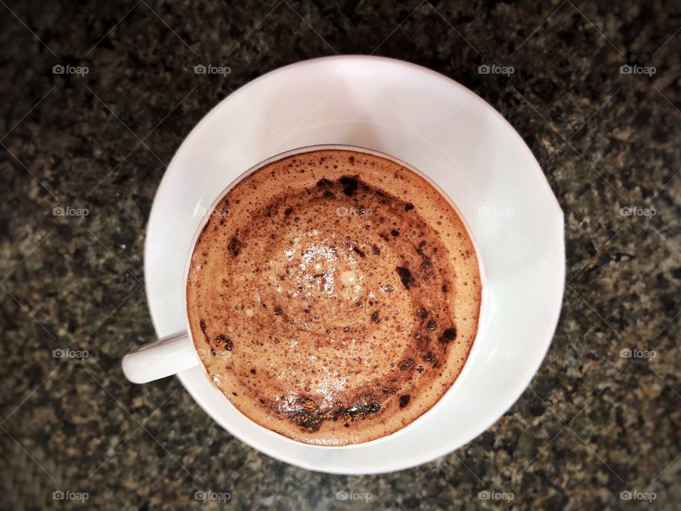 A cup of Capuccino... It is winter time here, so, nothing better than some warm beverage in the afternoon. Of course it helps a lot it has coffee and chocolate as ingredients.