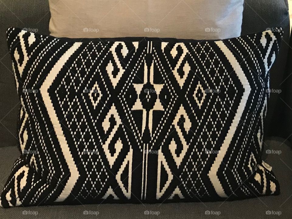 Geometric pattern pillow 