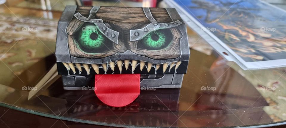 dungeons and dragons fans know what this is