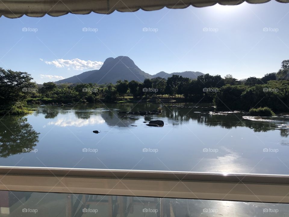 Vista para o Rio Paraíba com Serra da Bolivia ao fundo. 