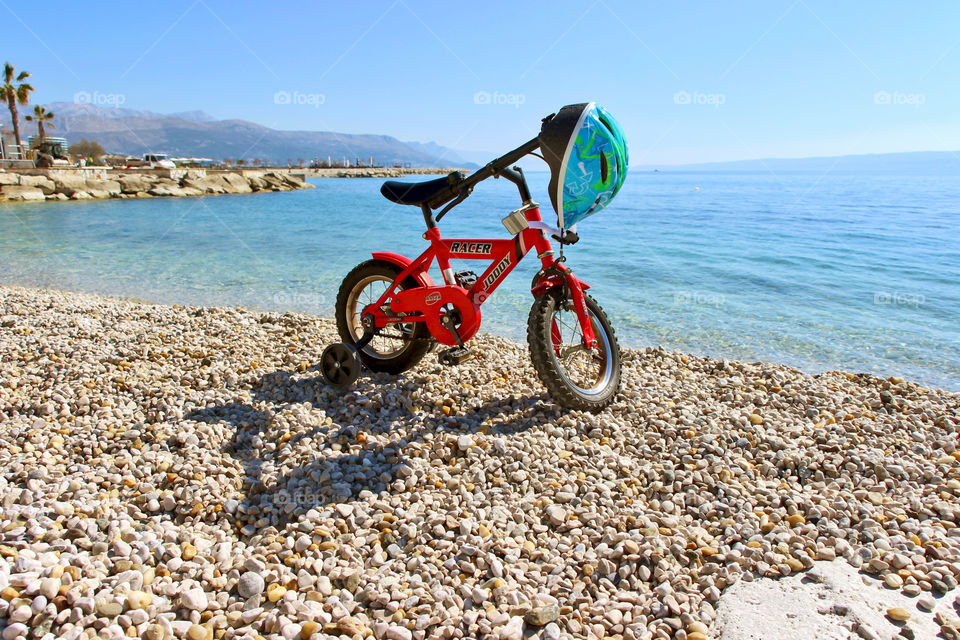 Childrens bike with auxiliary wheels