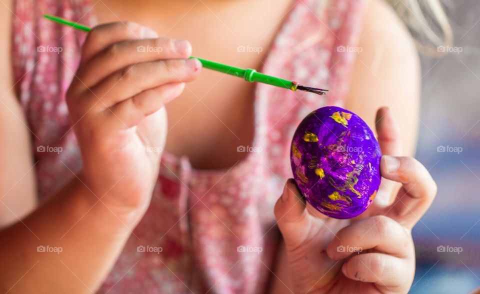 painting purple egg