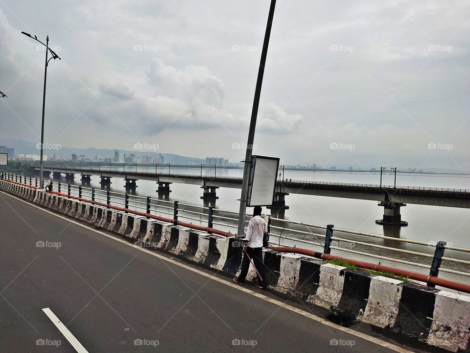 Over the Sealink
Megahighway
☁️☁️☁️💦
📷👁️📷