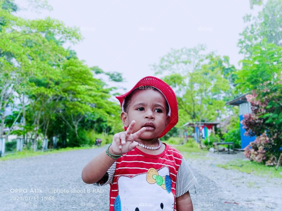 Beautiful girl has extraordinary and timeless beauty.🌷