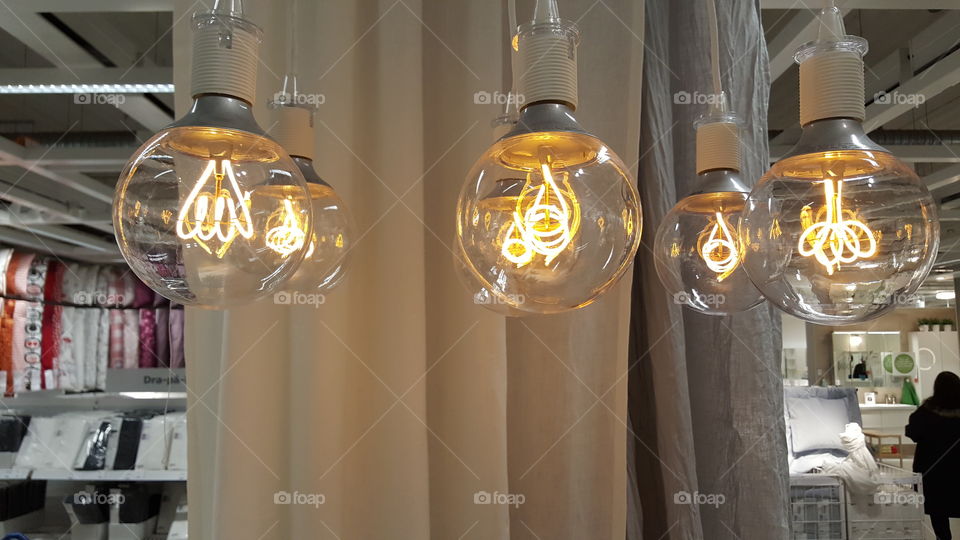 Illuminated retro light bulb