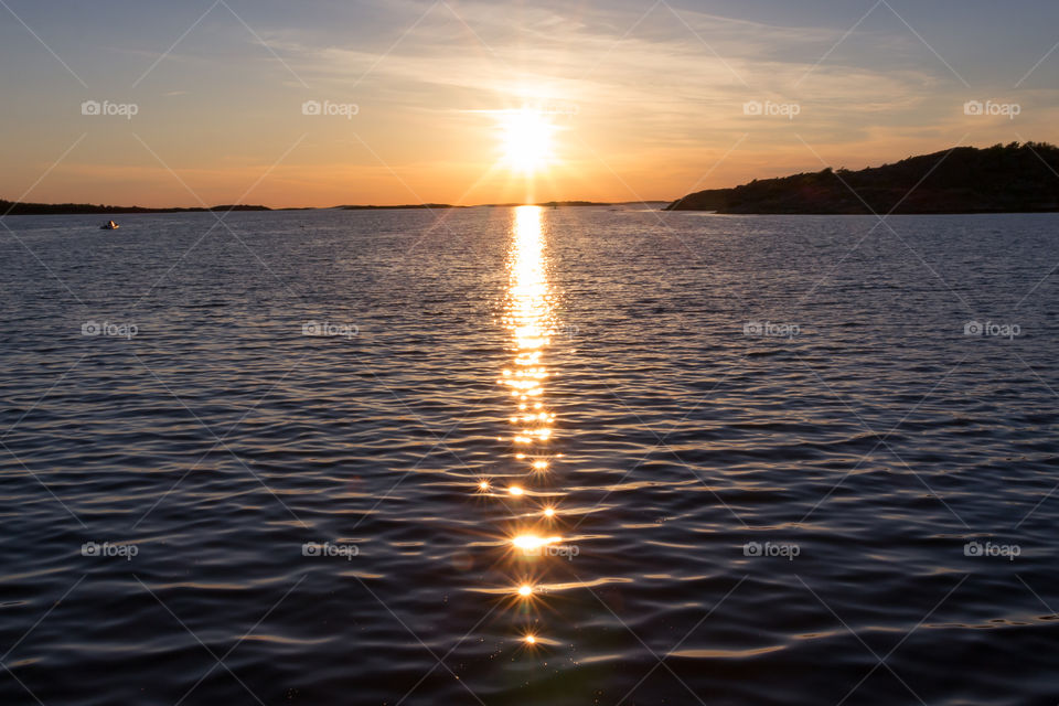 Sunset reflection bye the ocean 