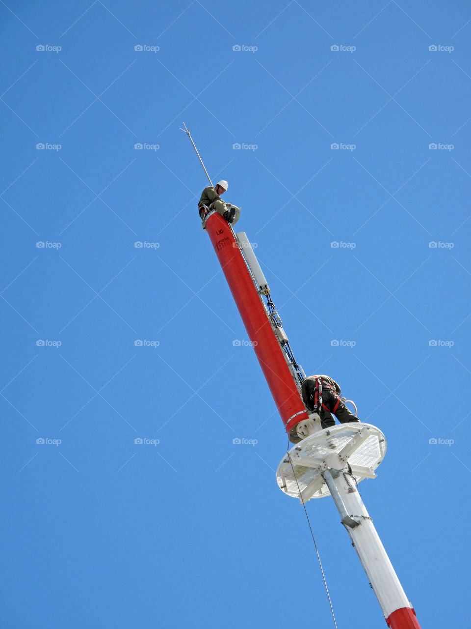 ANTENNA WORKERS \ Leonardo Kubrick