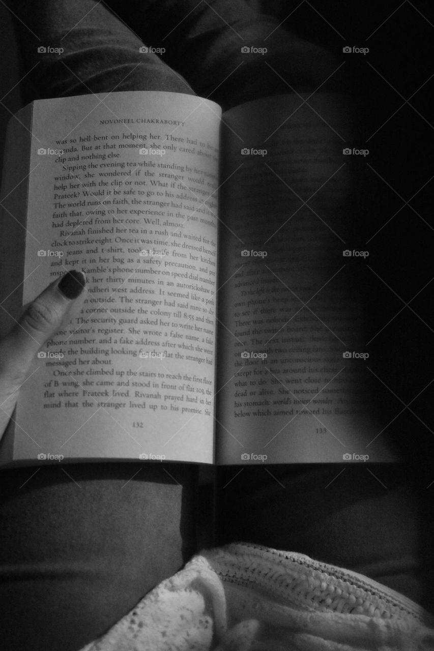 A captivating black and white photo that exudes timeless elegance and evokes a sense of nostalgia, inviting you to immerse yourself in its enchanting narrative.