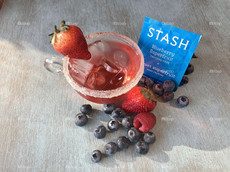 Iced Stash tea with berries 