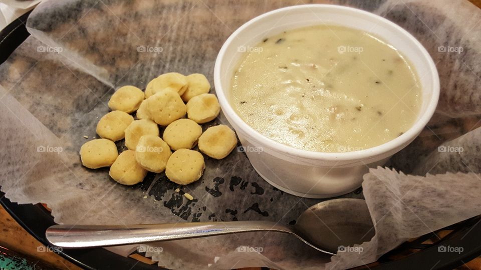 Simple Clam chowder and oyster crackers