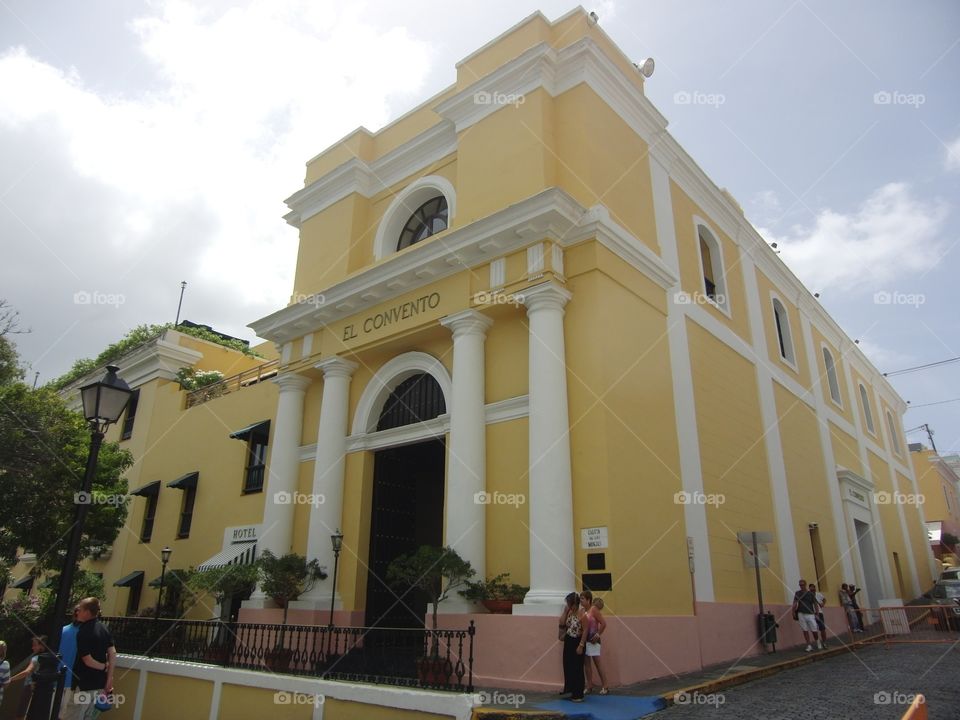 San Juan, yellow building