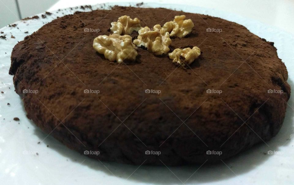 chocolat with nuts cake