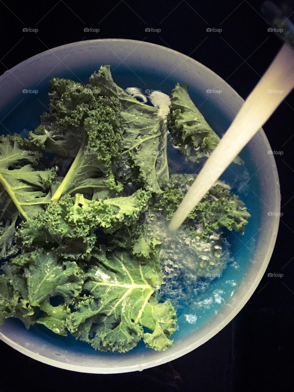 Washing Green kale 