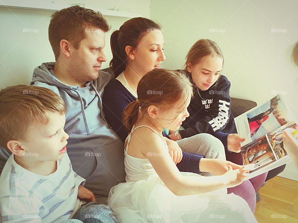 The family read together!