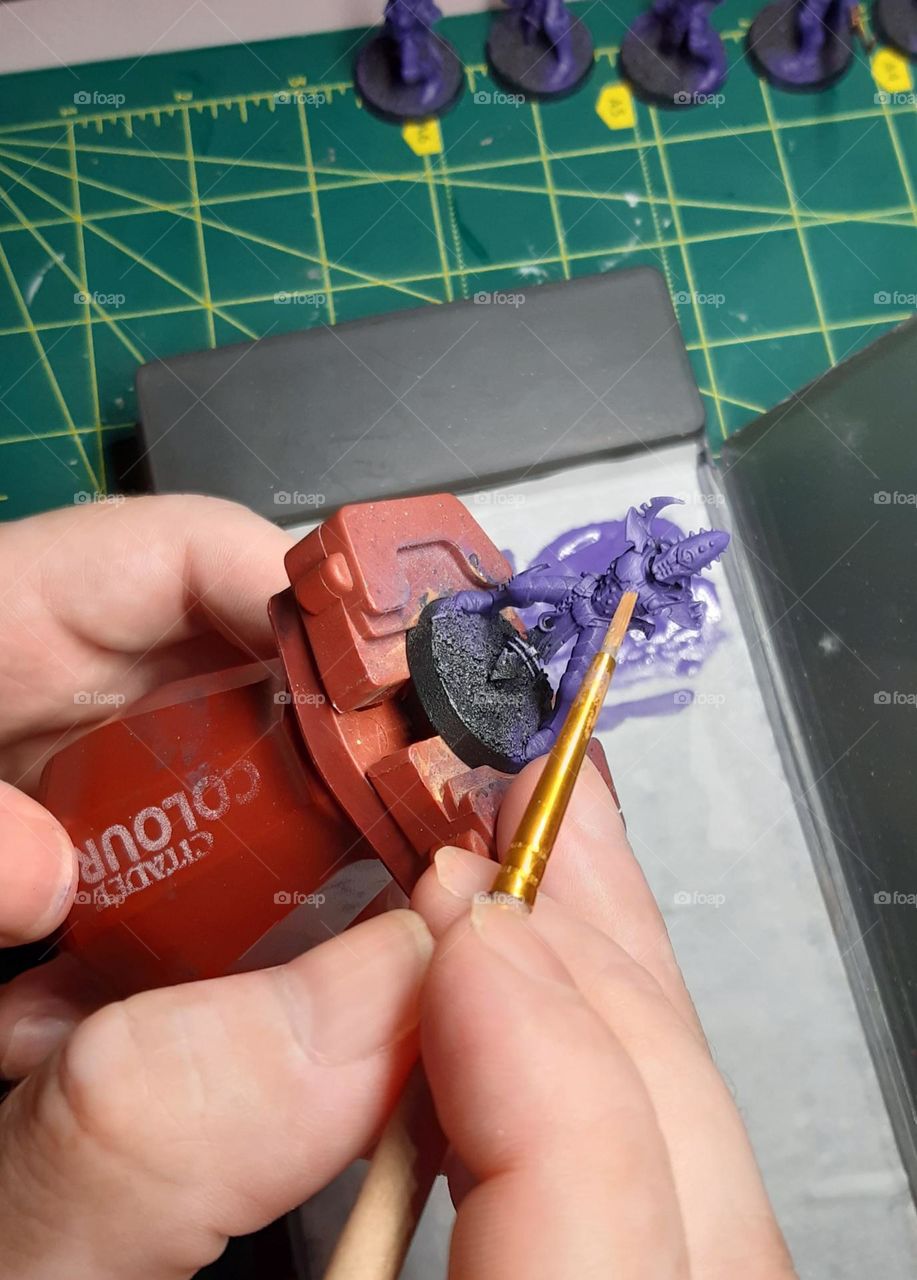 hobby world: painting mini figures for Warhammer 40000