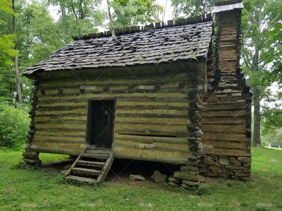 the back of the log cabin at Bushy Run Battlefield
