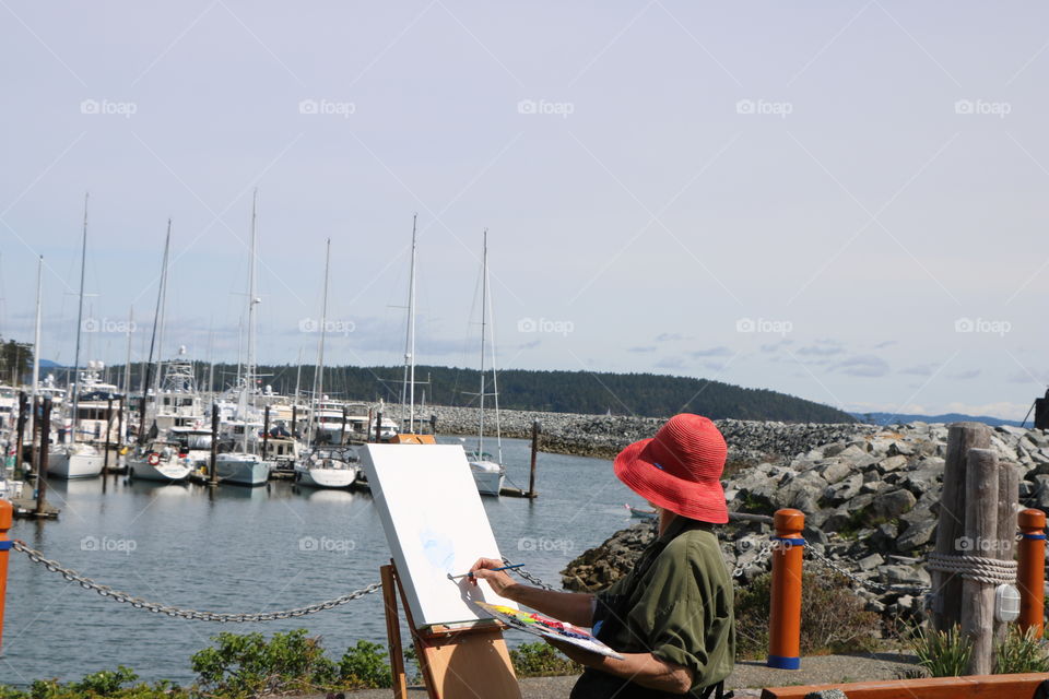 A painter by the ocean 