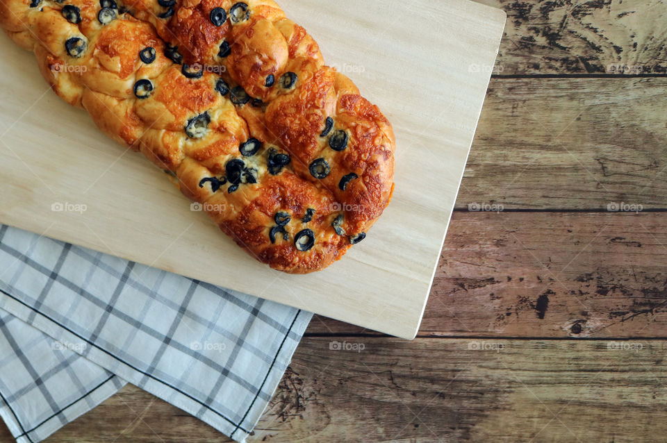 Cheese and Olives Bread