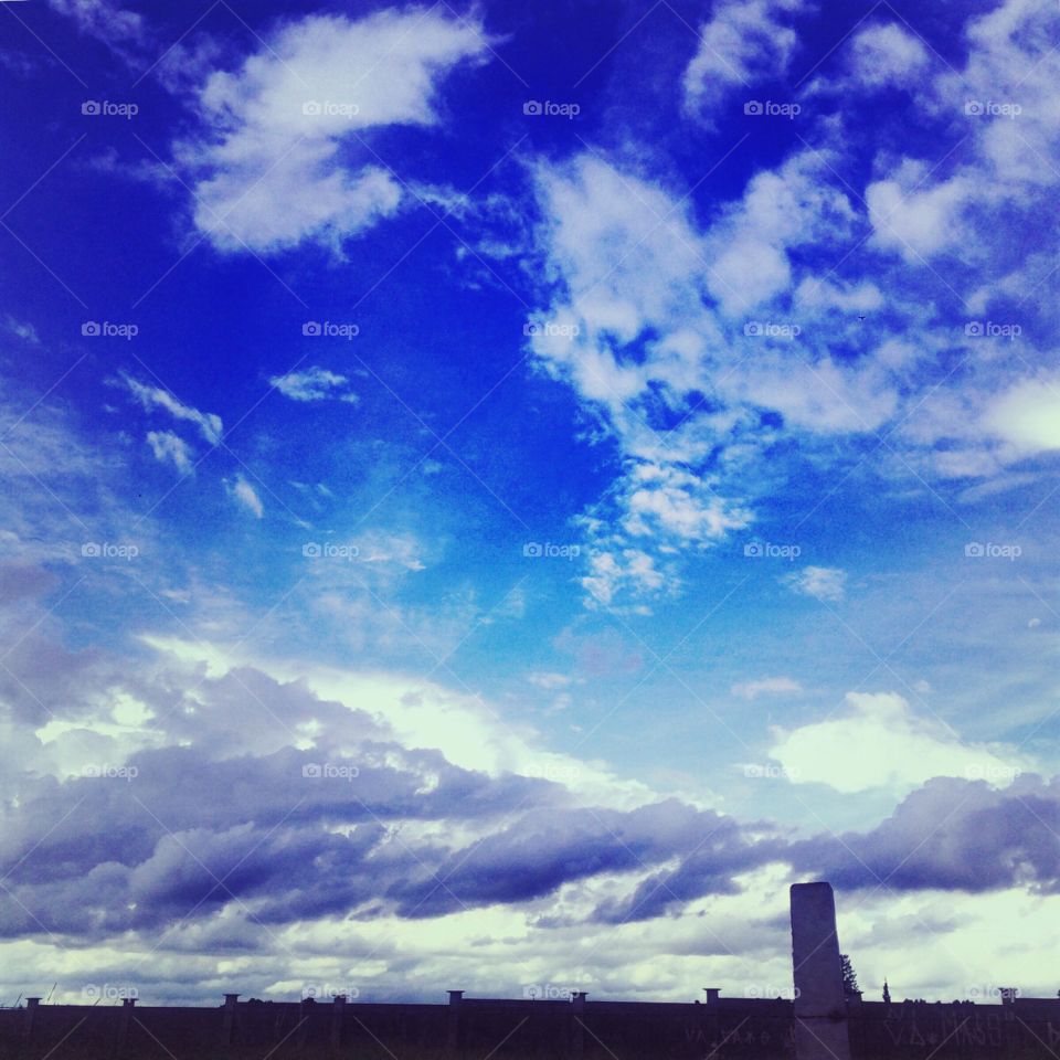 🗾Um #céu azul totalmente inspirador, com algumas #nuvens para quebrar o bucolismo.
☁️ 
#natureza
#paisagem
#fotografia