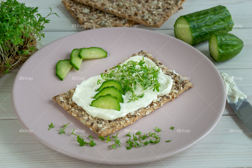 bread, cucumber and cream cheese