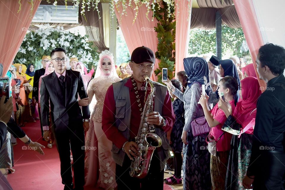 Bridesmaid's saxophone