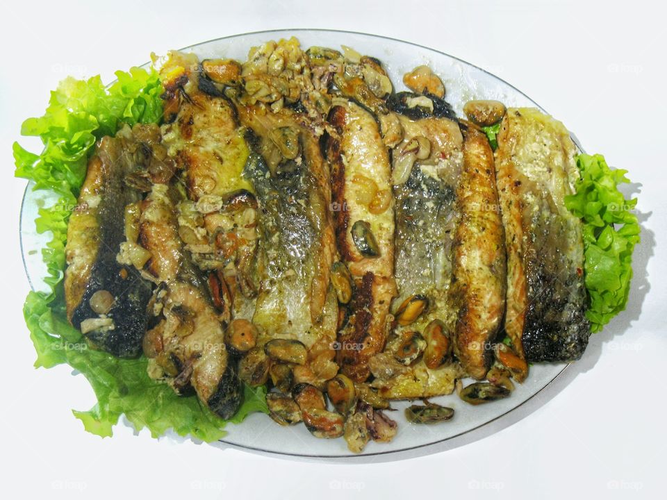 food fish fried salmon with mussels еда рыба жареная сёмга с мидиями