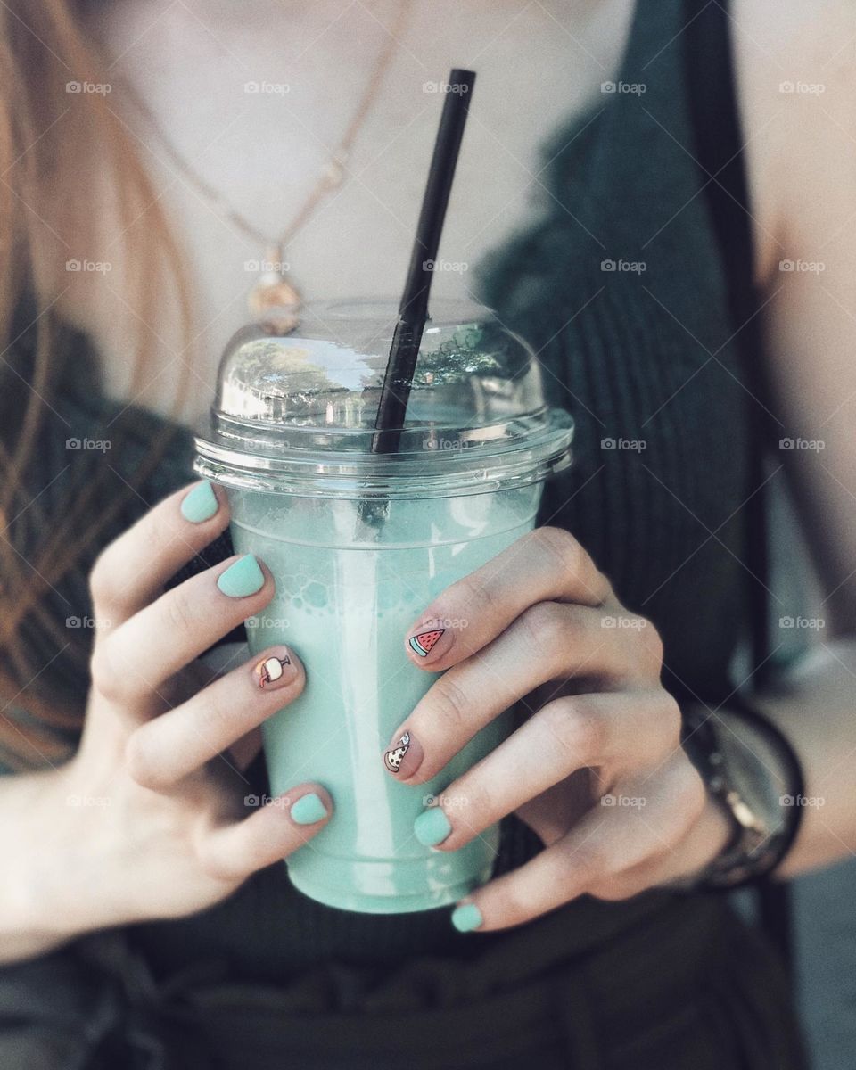 mint nails