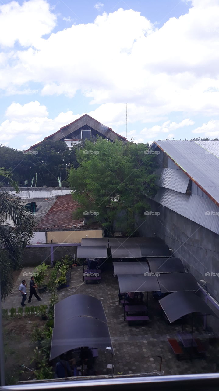 disini hanya bisa memandang dari kejauhan..