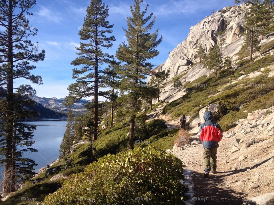 Hiking at Echo Lakes