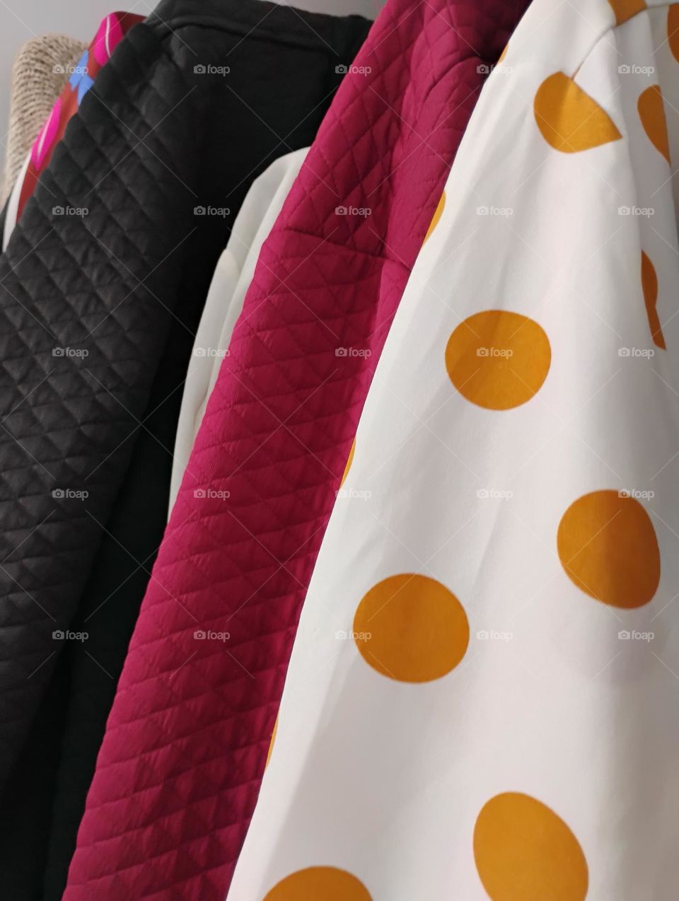 Blusas. Alguns objetos do passado, podem nos aproximar mais de nós mesmos, das nossas histórias, nossas origens e até de algumas referências familiares