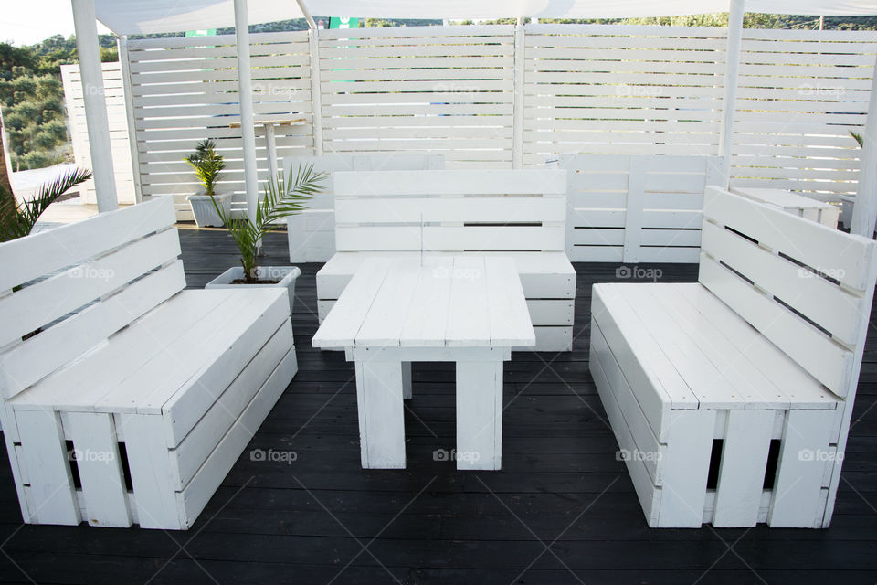 pallete furniture. white pallete furniture for backyard