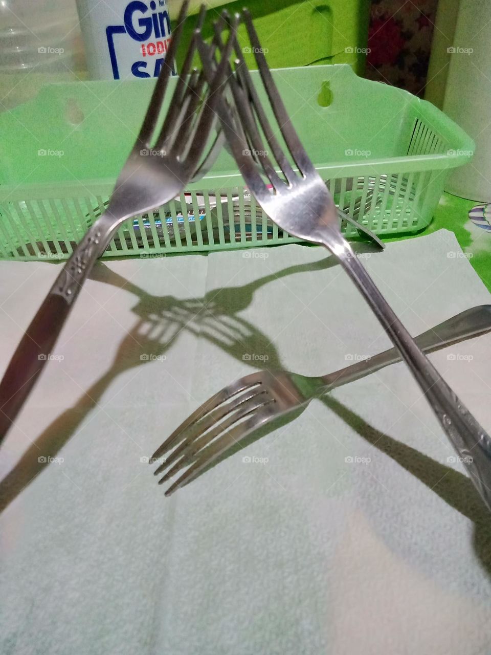 #NOTORDINARYFORK,,  CAN YOU RECOGNIZE HOW MANY FORKS ARE THERE,,? LET ME COUNT FOAPMATES 😀😁