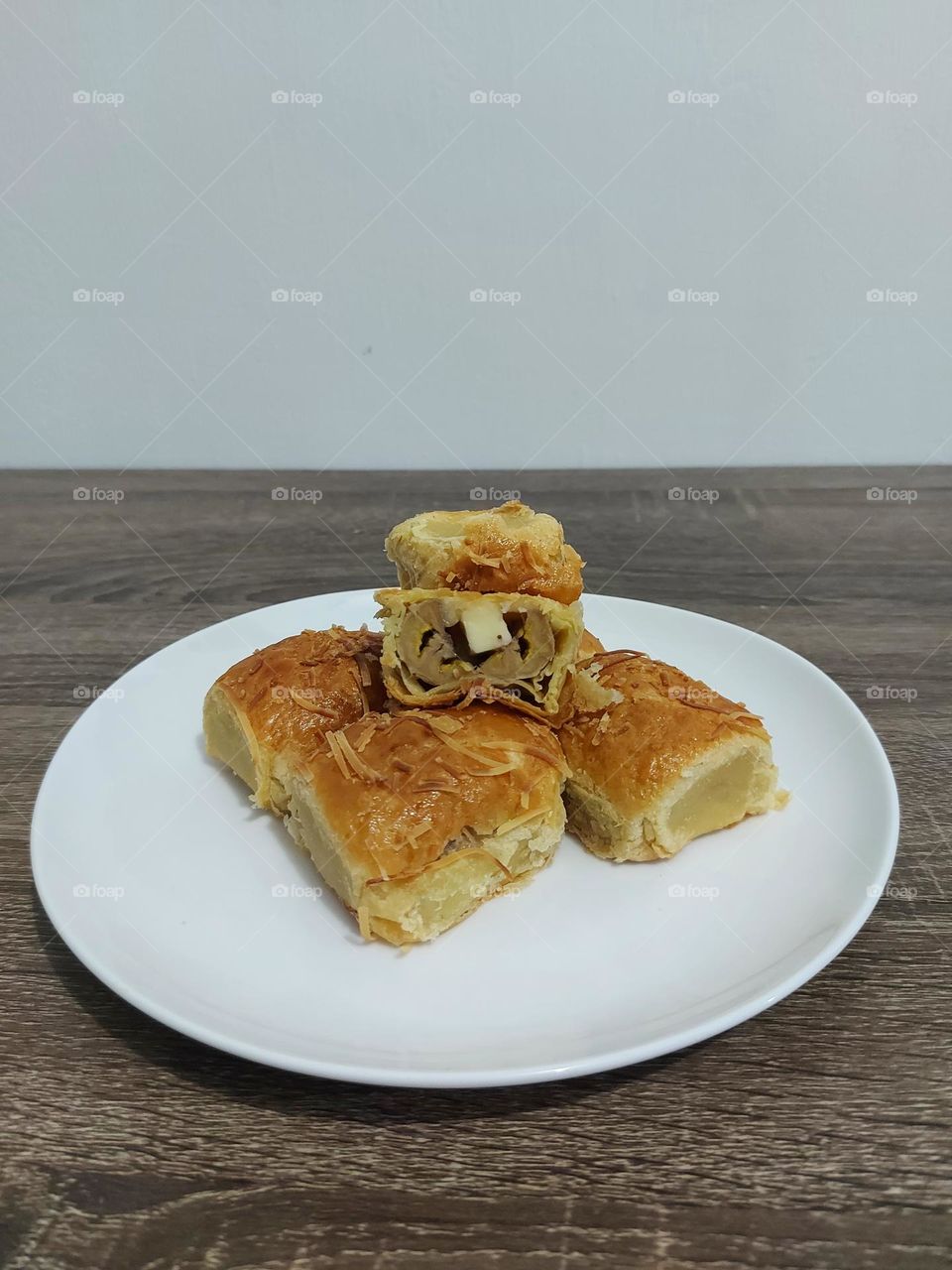 Banana and cheese roll cake