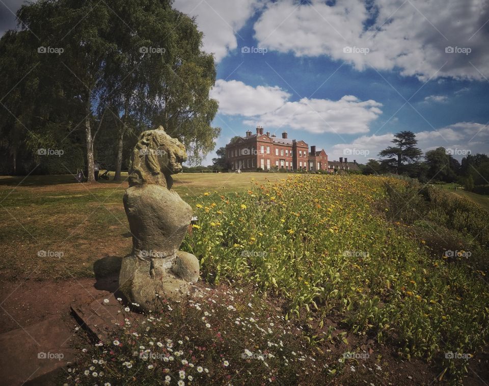 Stately home . Garden 