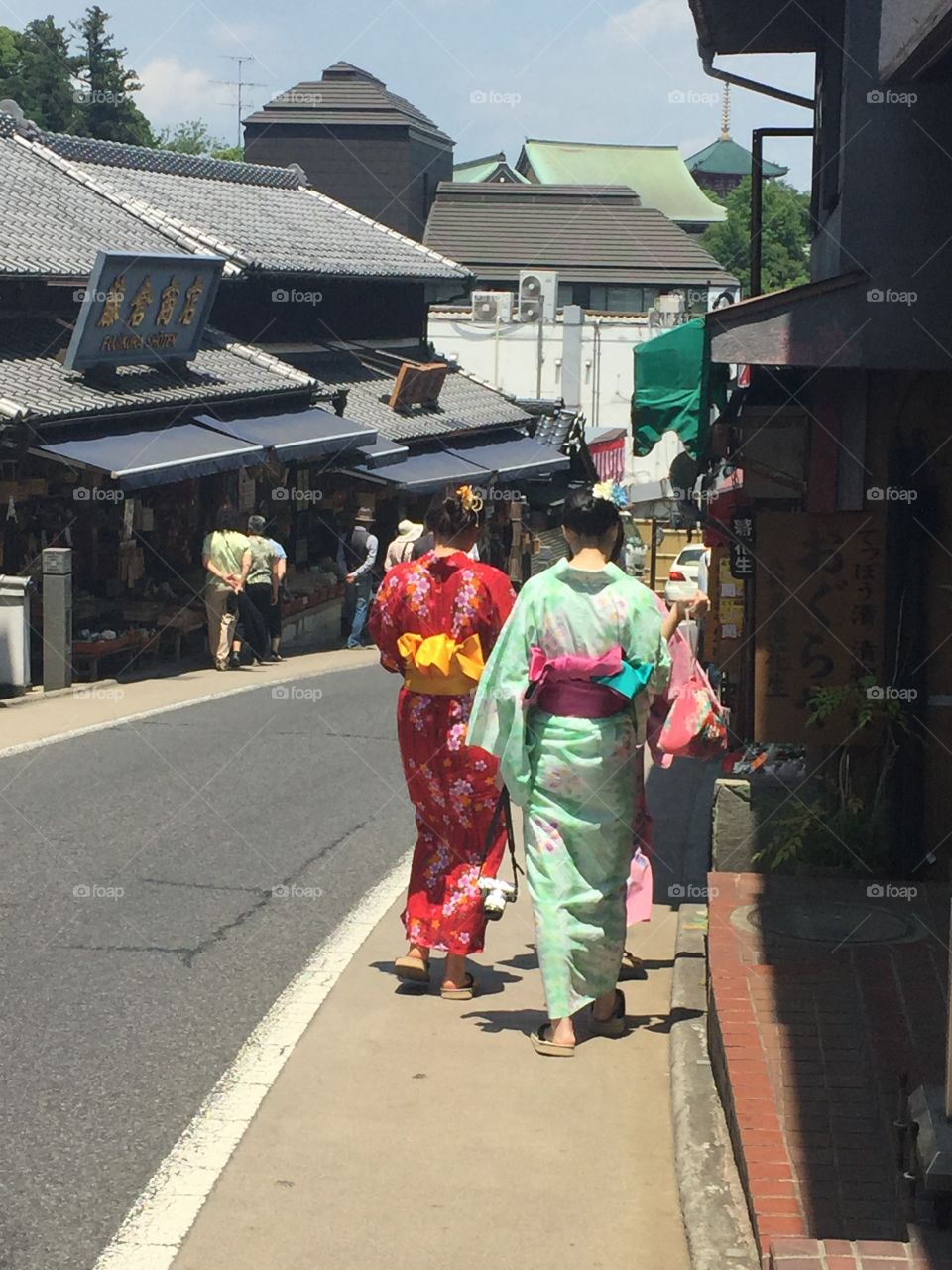 Kimono Shoppers 