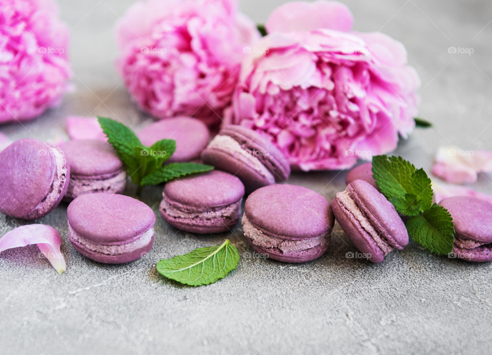 Macaroons and peonies 