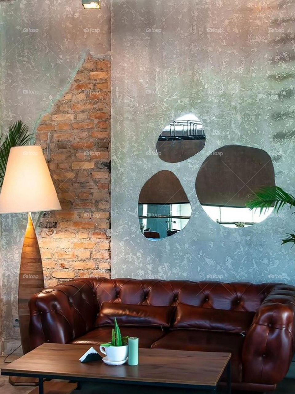 The decoration here is unic and colors are perfectly match with the light..