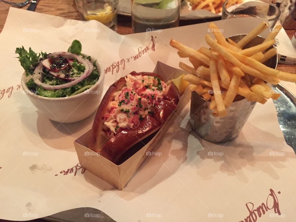 lobster roll at Burger & Lobster in nyc