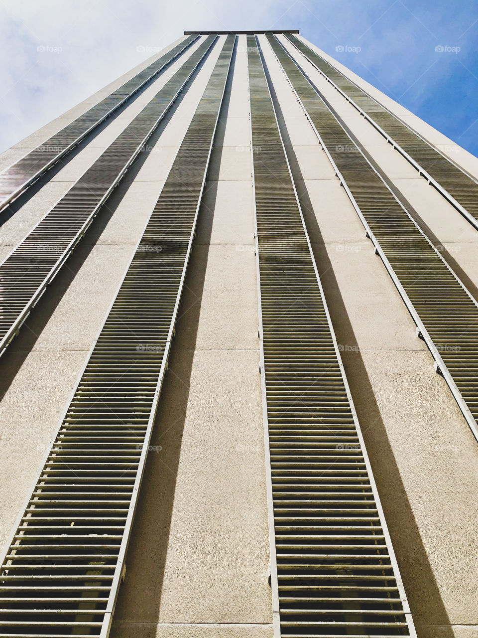 Lines on a building in the daylight 