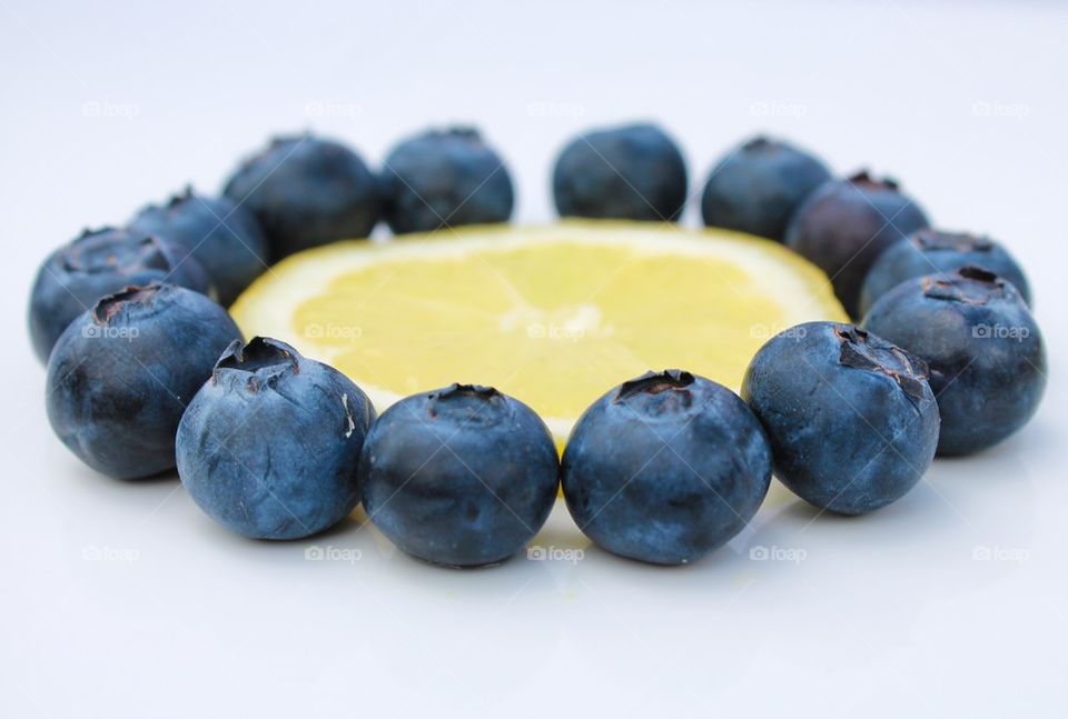Blueberry Ring around a Lemon Slice