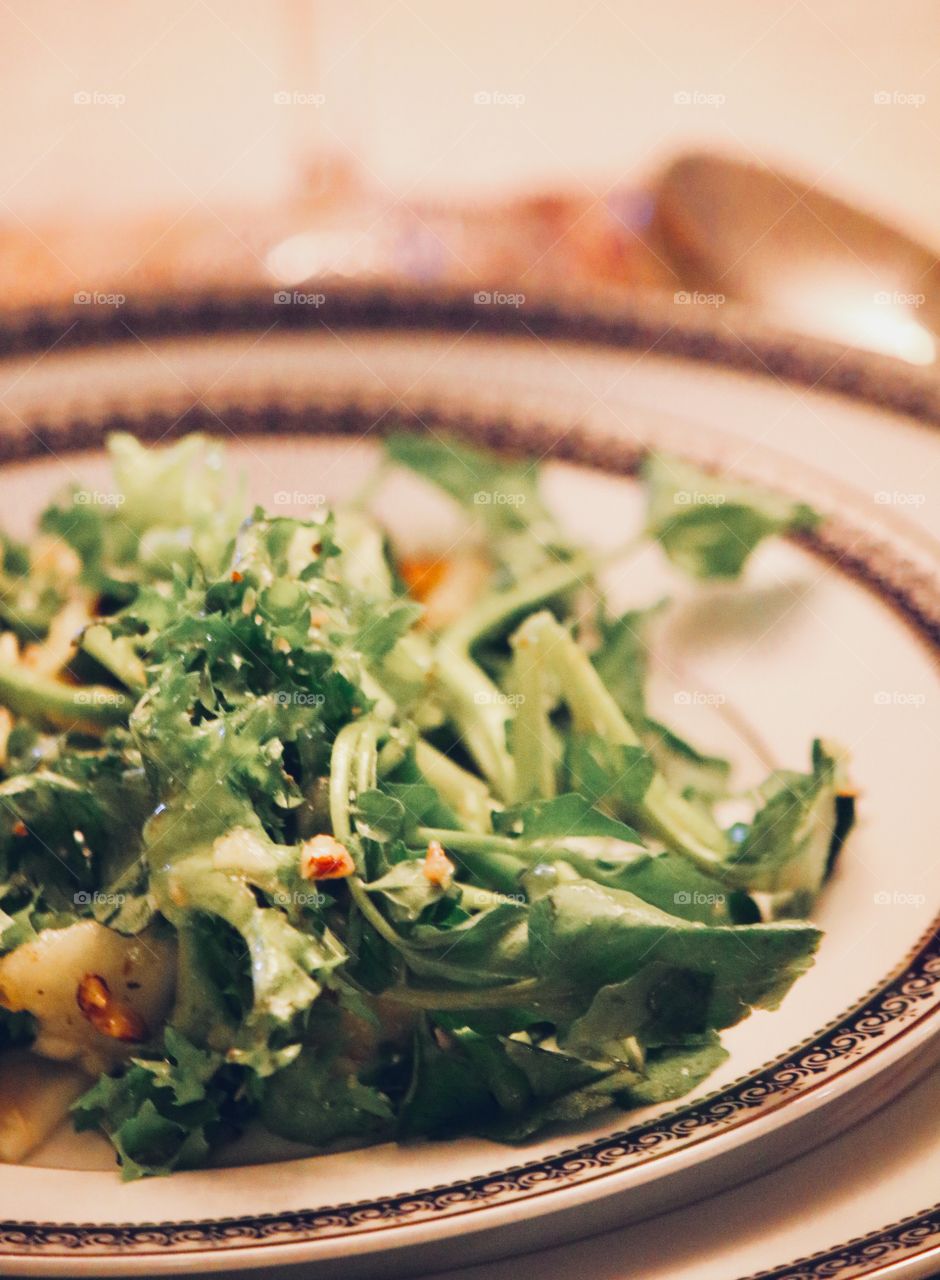 Fresh pear and arugula salad