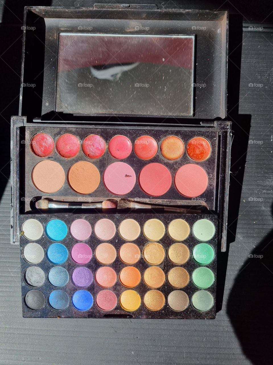 color vibrations with make up