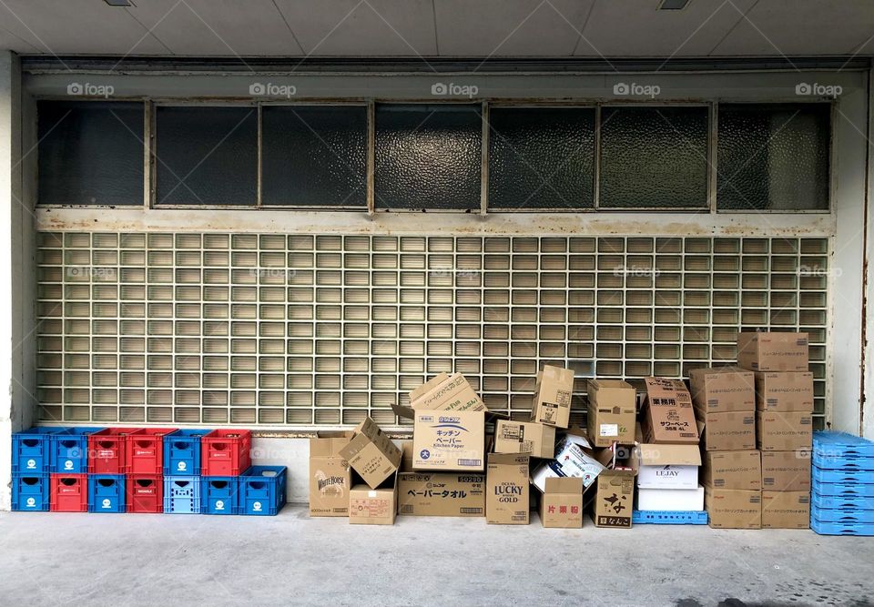 Tiles, boxes, crates, liquor, beer, window, empty, shop, rectangles