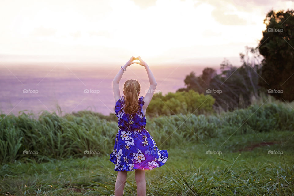 Wrap your fingers around this heartfelt sunset. Out in the north shore of Oahu with beautiful pastel colors 